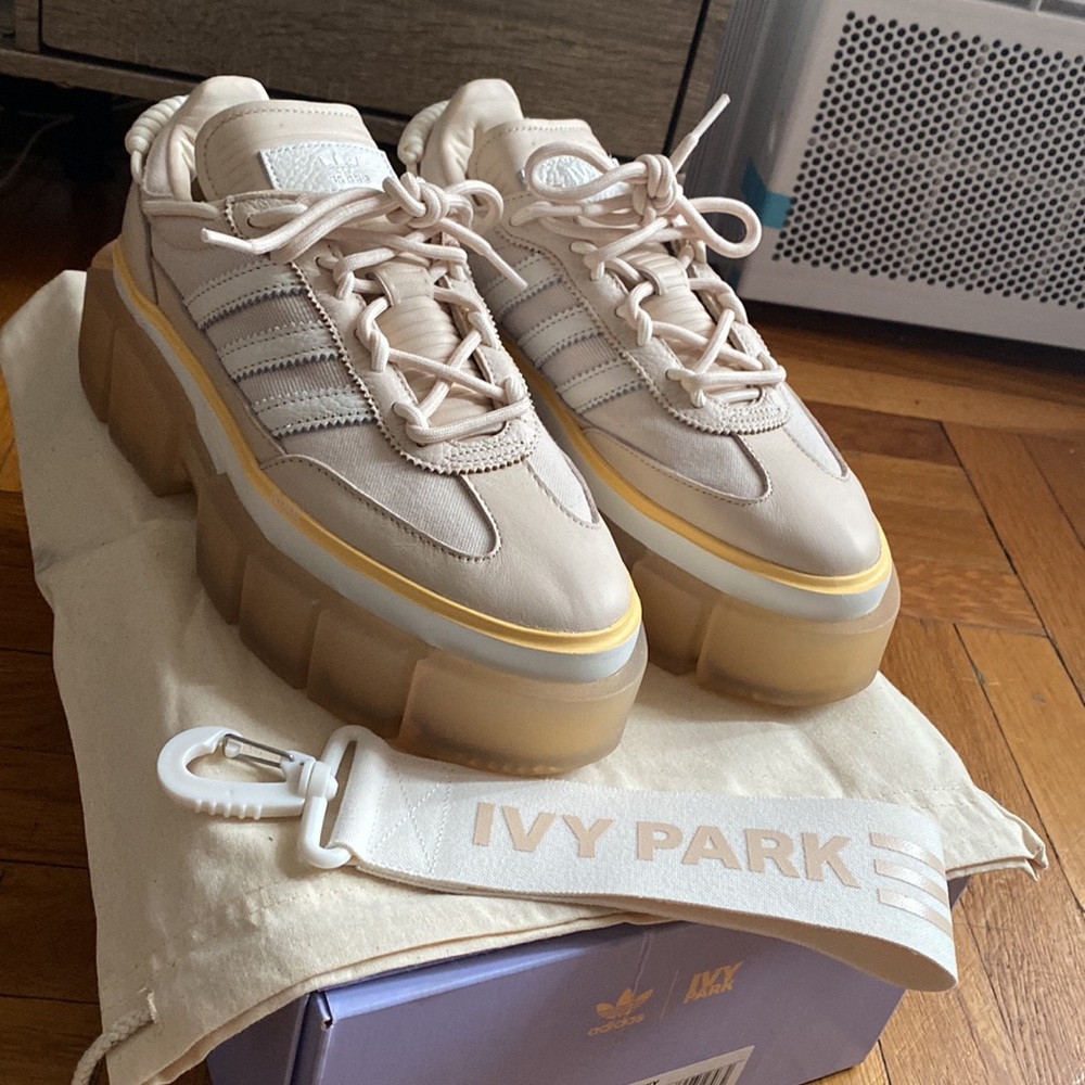 Adidas / Ivy Park Super Sleek Chunky sneakers. Size 8.5 US Women’s